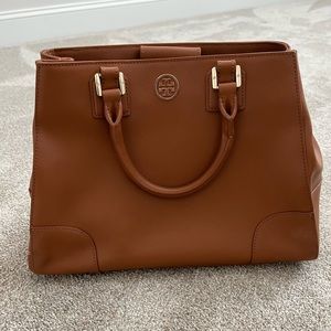 Like new brown leather Tory Burch purse
